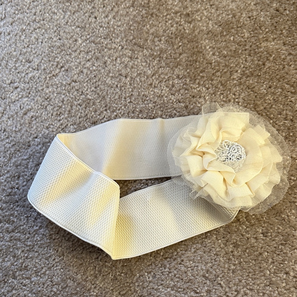 Cream flower Belt